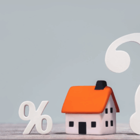 House with percent sign and question mark symbolizing real estate agent commission uncertainty